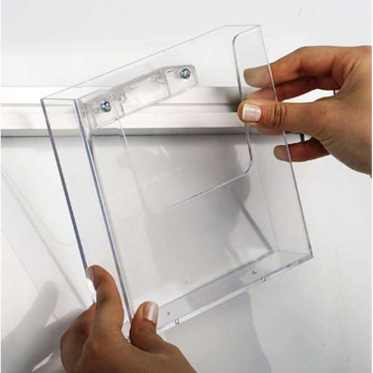 Acryl-Prospekthalter Wand M65 — wandmontierter Prospekthalter (in verschiedenen Varianten erhältlich)