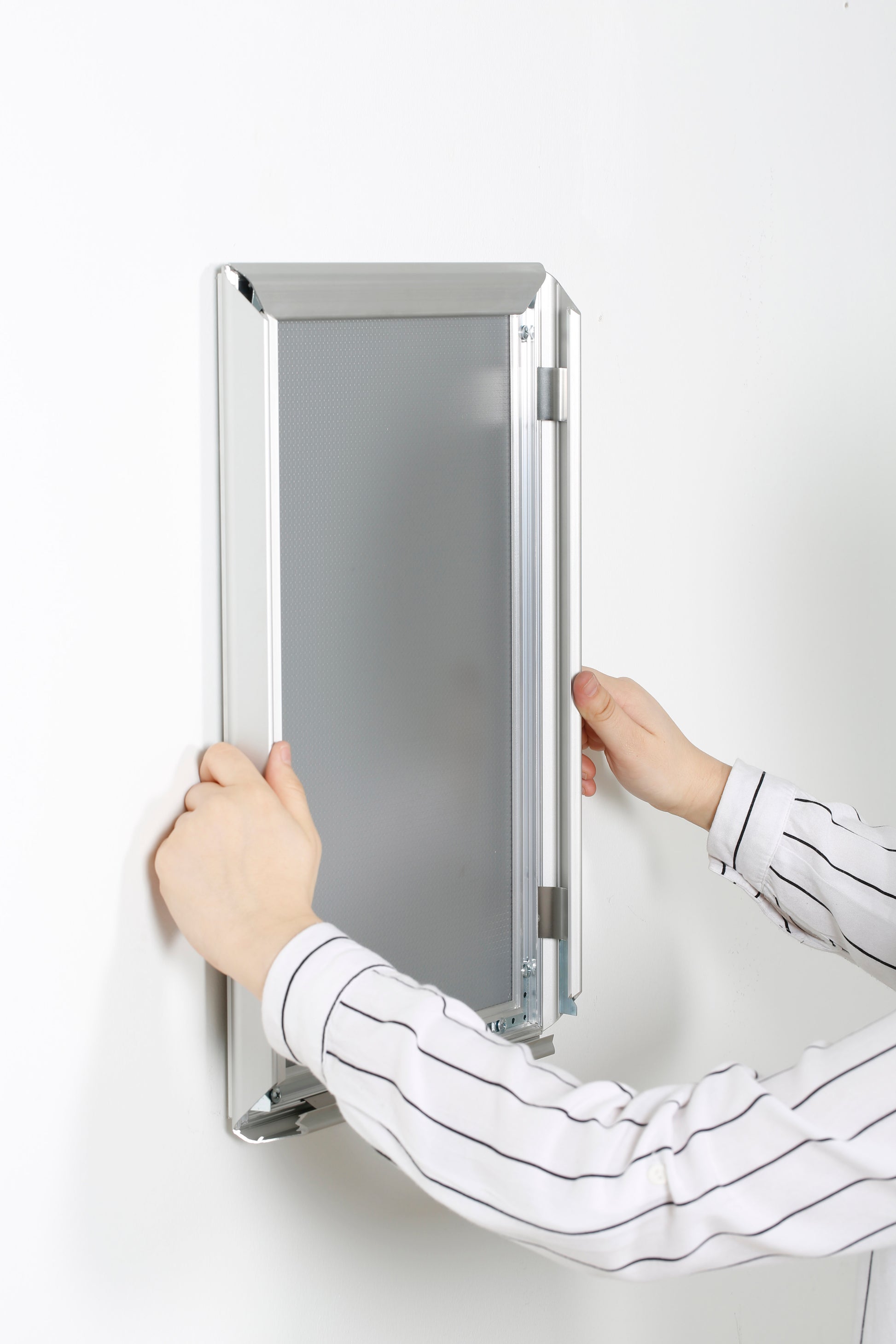 Klapprahmen, abschließbar, 32mm, Aluminiumprofil, Silber