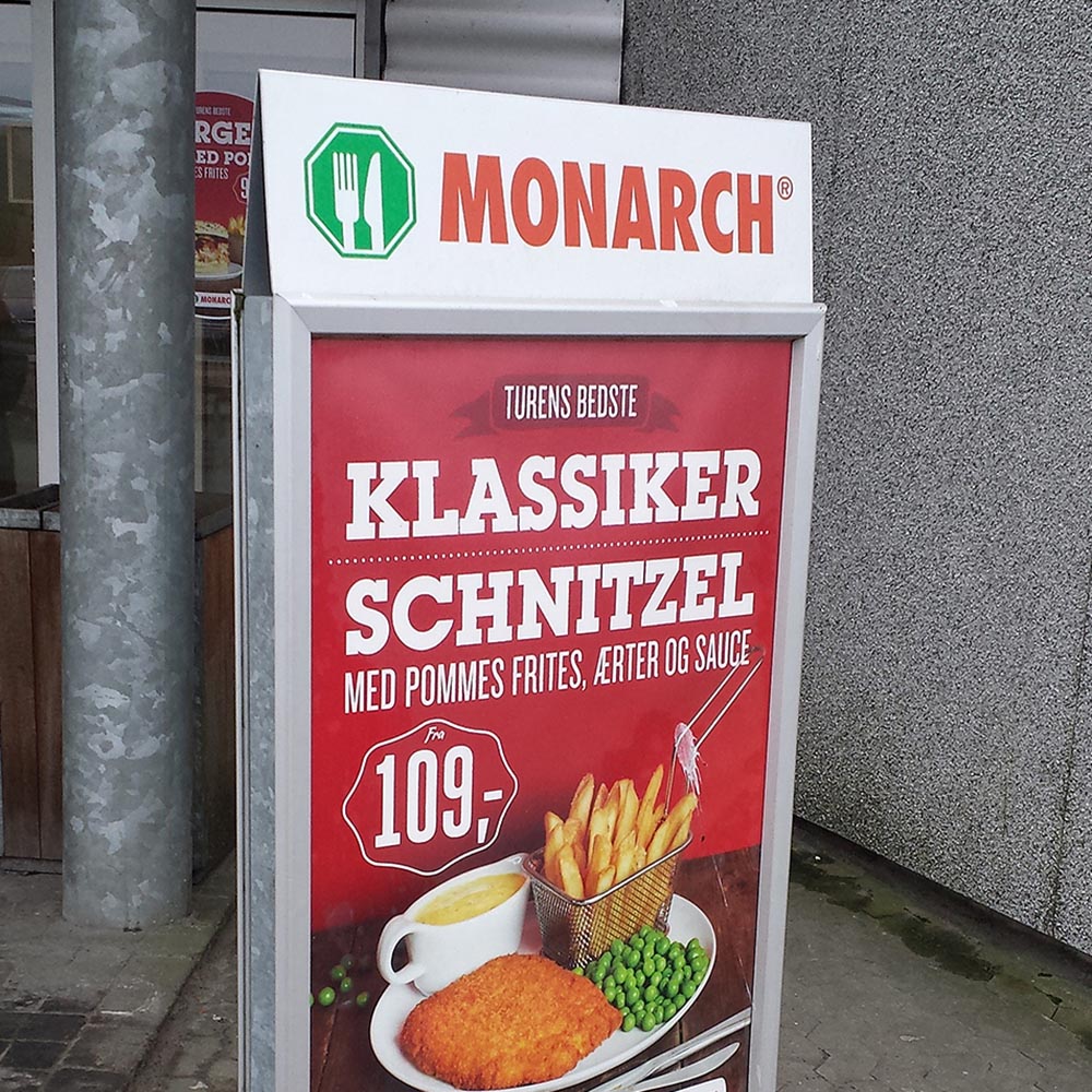 Kundenstopper, schwerer Betonständer für den Außenbereich